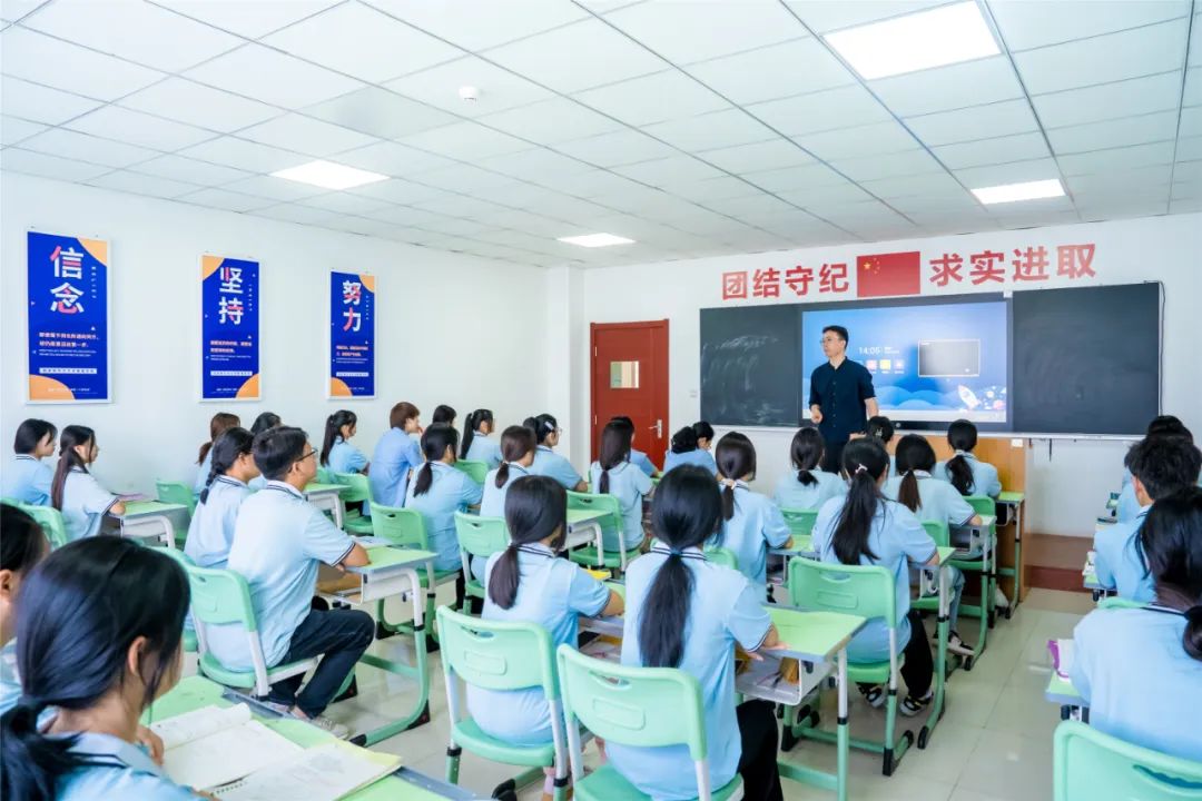 |W(xu)УkԒ,|I(y)g(sh)W(xu)У(jin)